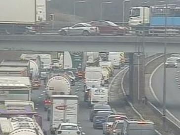 M6 To Remain Closed For Hours Between Junctions 25 And 26 After Lorry Crash